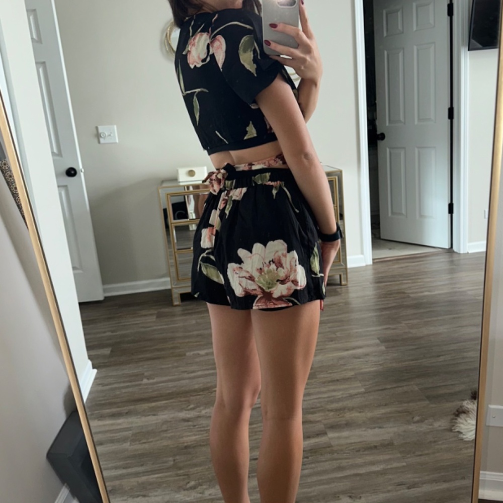 Two piece set - Picture 2 of 5